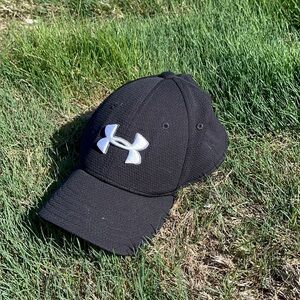 Under Armour Black Kids Hat bundle great deal, lmk if you want one hat instead!
